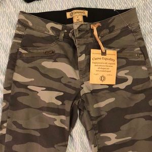 MOST FLATTERING CARGO PANTS!!